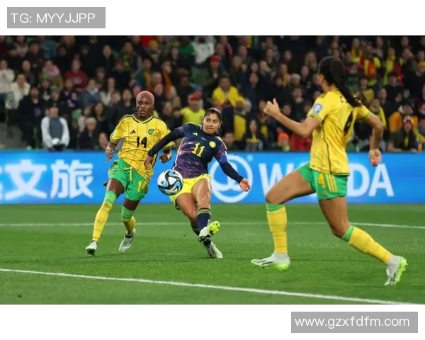 踢足球的女球星是谁 她们在绿茵场上的精彩表现让人惊叹