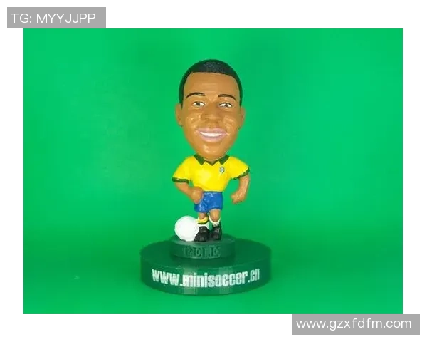 世界杯足球球星公仔精美收藏版图片展示，感受每位传奇球员的风采与魅力