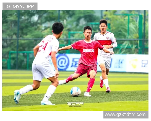 从童年到巅峰 看足球星童年时光如何铸就伟大未来