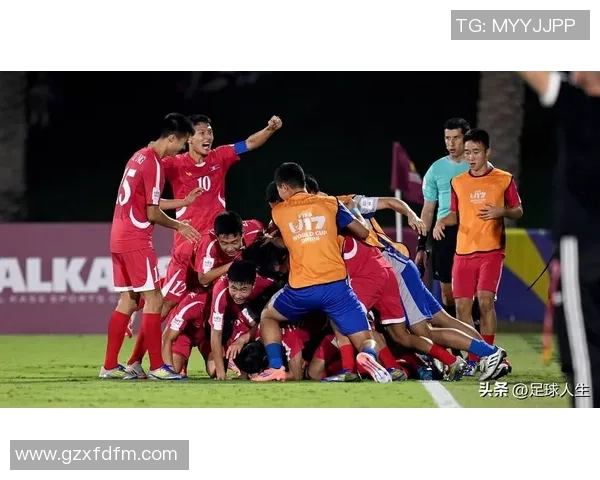 布兰德球星足球展现绿茵风采与团队精神激励青少年追逐梦想