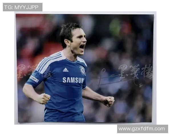 扎马尾辫的足球明星展现独特风采成为球场新潮流引领者 扎马尾辫的足球明星展现独特风采成为球场新潮流引领者