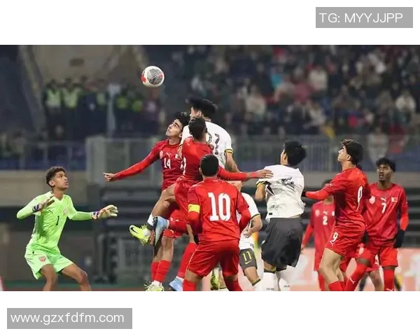 最近风头正劲的足球新星引领赛场风潮 打破纪录展现非凡实力 最近风头正劲的足球新星引领赛场风潮 打破纪录展现非凡实力