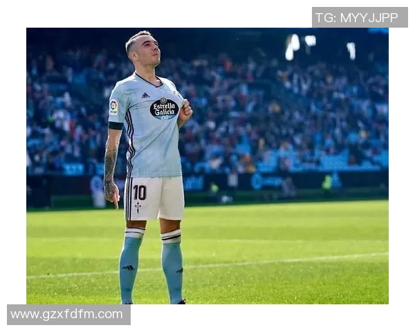 铲球如风的足球巨星:解析那些在绿茵场上以防守著称的传奇球员